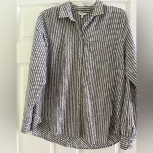 Women’s lucky brand blue and white button down shirt. Excellent condition